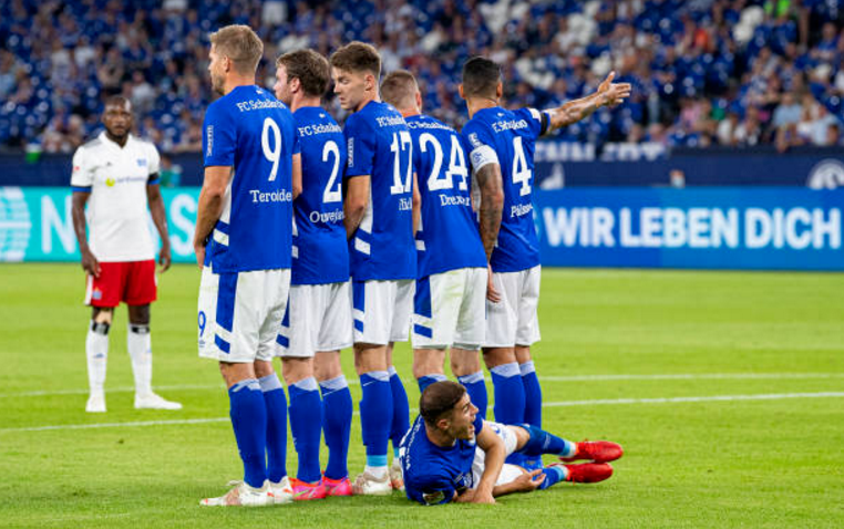 沙尔克连败带来危机，球队需重整旗鼓(沙尔克连败带来危机,球队需重整旗鼓吗)